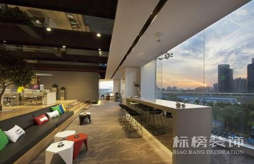 深圳辦公室裝修如何選擇好家居？